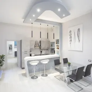 https://lounge-house-cunfida-san-pietro.it-romehotels.com
